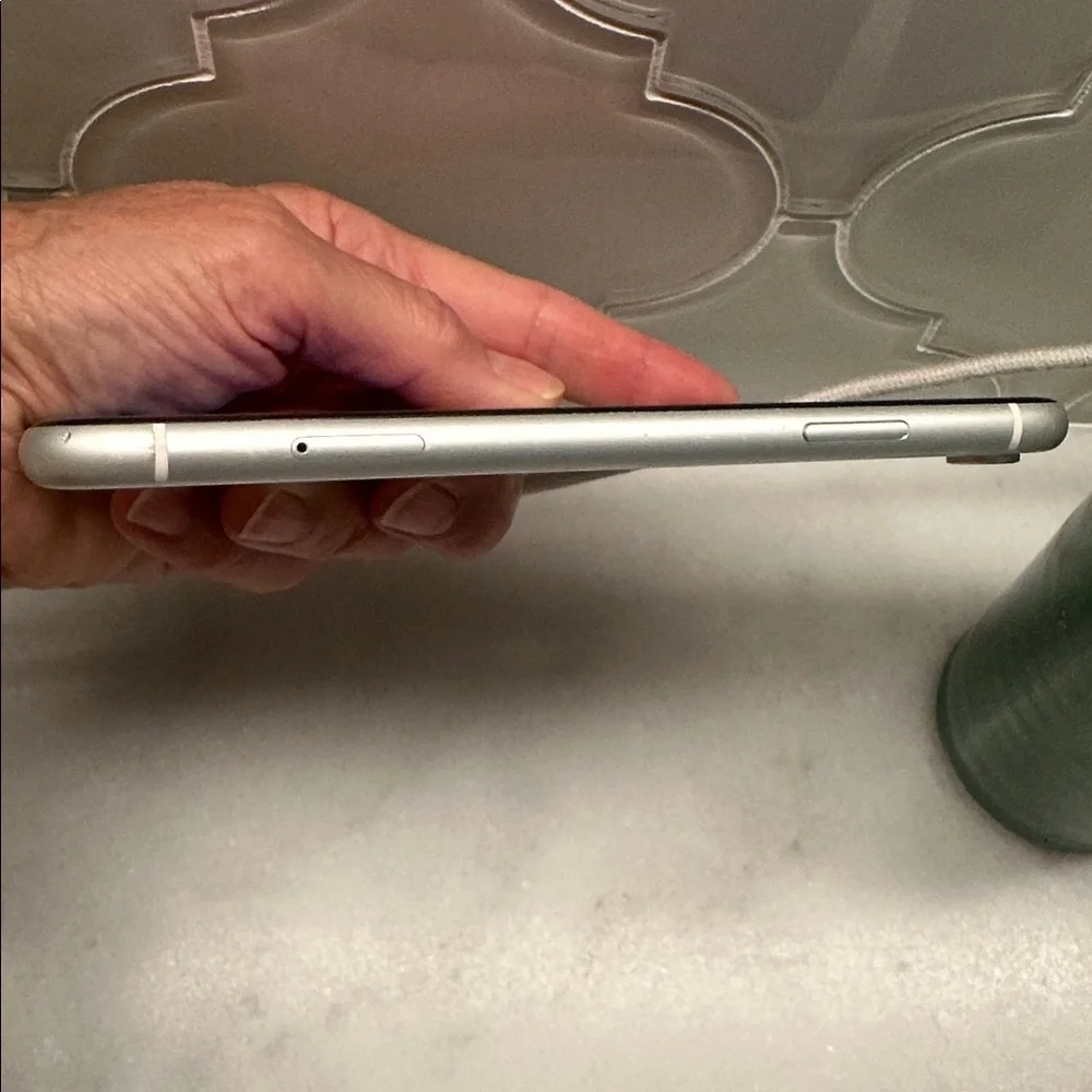 APPLE IPHONE XR White